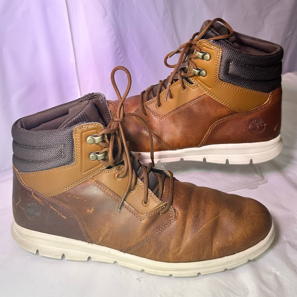 Timberland Men's Two-Tone Brown Leather Chukka Boots with White Sole